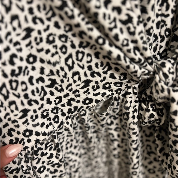 BOUTIQUE ANDREE BY UNITS LEOPARD TIE FRONT DRESS - Picture 3 of 3